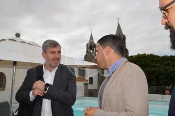 El senador nacionalista Fernando Clavijo durante la visita a Telde (Foto TA)